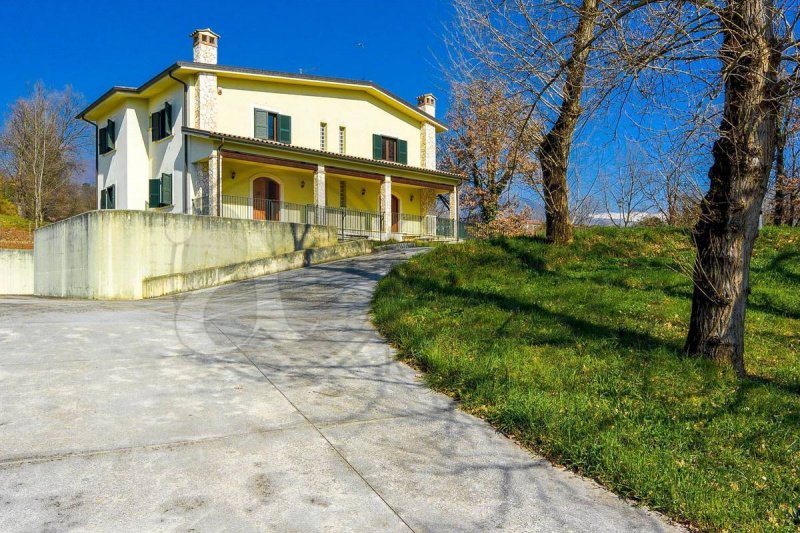 Terraced house in Isola del Liri