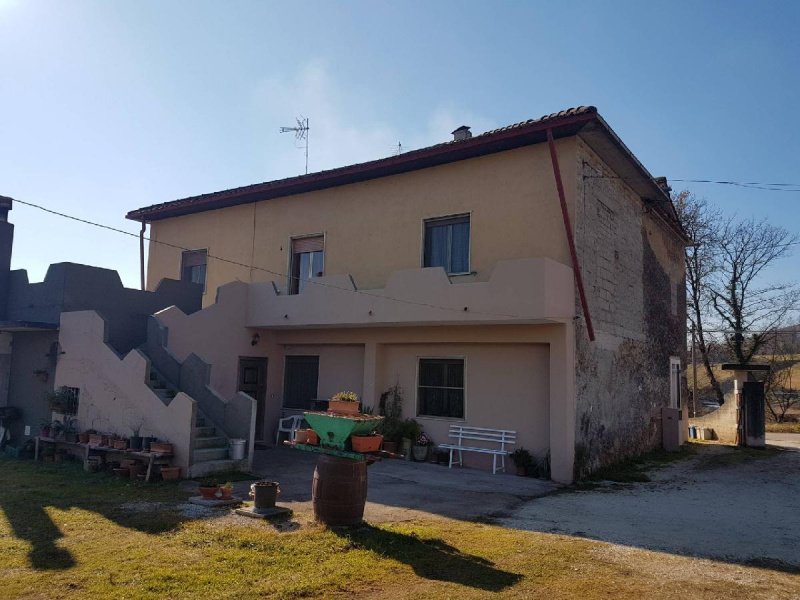 Detached house in Castelliri
