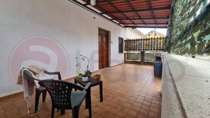 Casa geminada em Santopadre