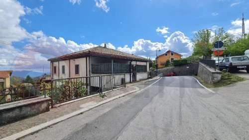 Half-vrijstaande woning in Santopadre