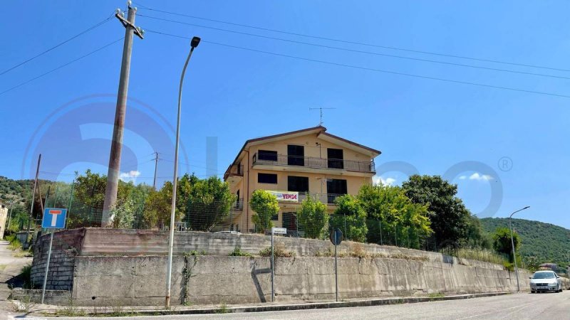 Edificio en Colfelice