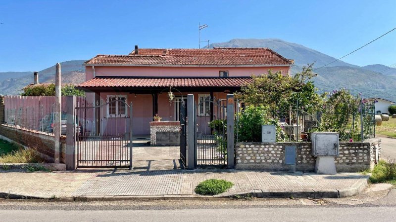 Semi-detached house in Aquino