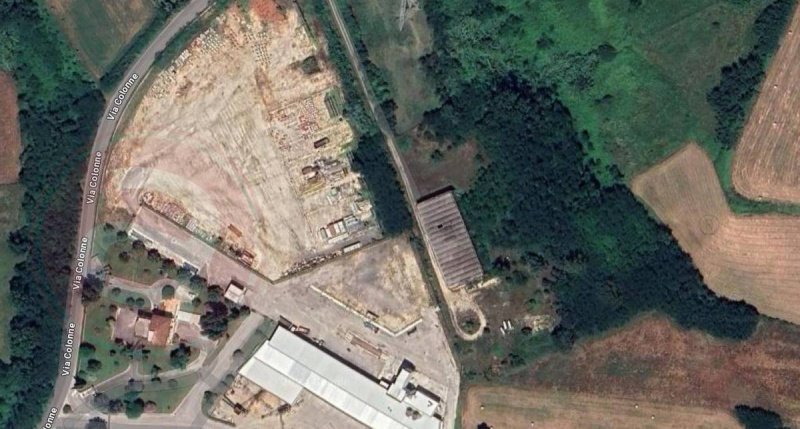 Kommersiell byggnad i San Giovanni Incarico