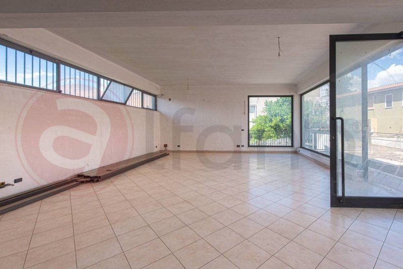 Edifício comercial em Ceprano