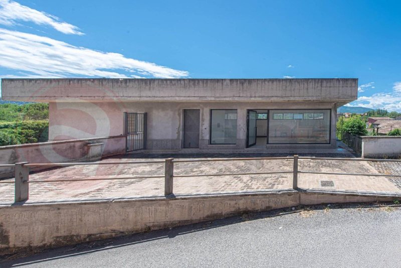 Edifício comercial em Ceprano