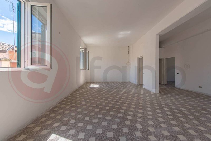 Edifício comercial em Ceprano