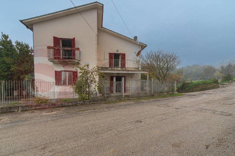 Vrijstaande woning in Rocca d'Evandro