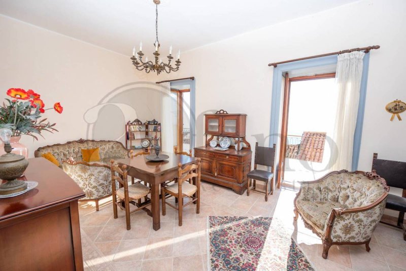 Многоквартирный дом в Рокка-д'Арче