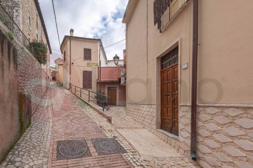 Особняк из двух квартир в Рокка-д'Арче