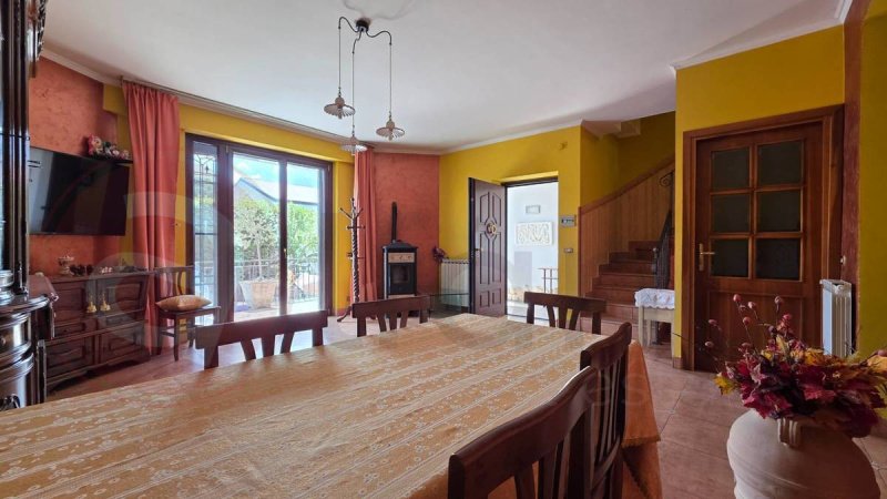 Casa geminada em Segni