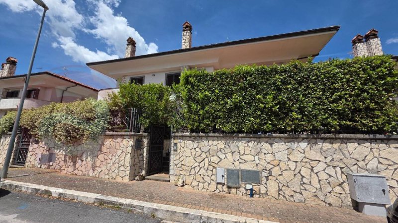 Casa geminada em Segni
