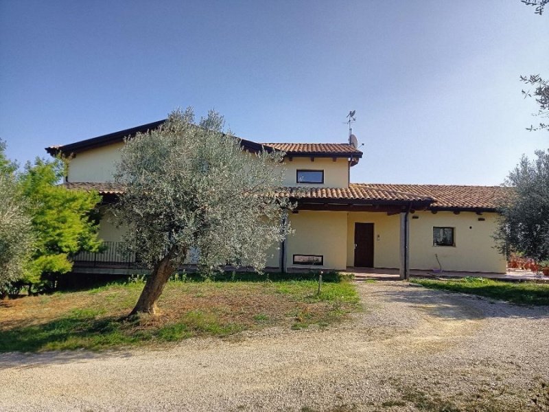 Country house in Città Sant'Angelo