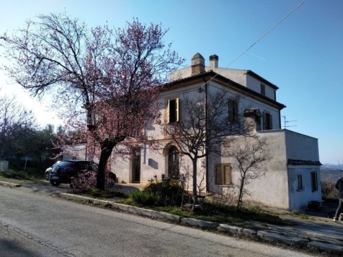 Farmhouse in Loreto Aprutino