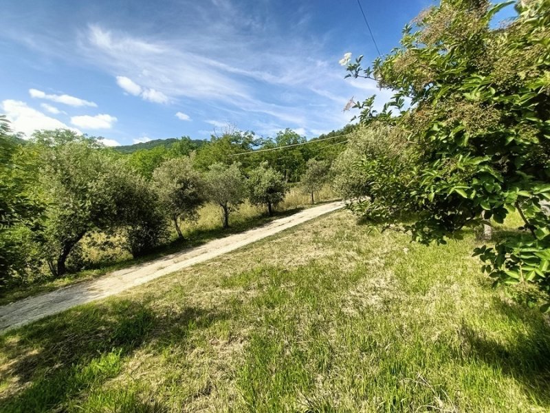 Casa de campo em Montebello di Bertona