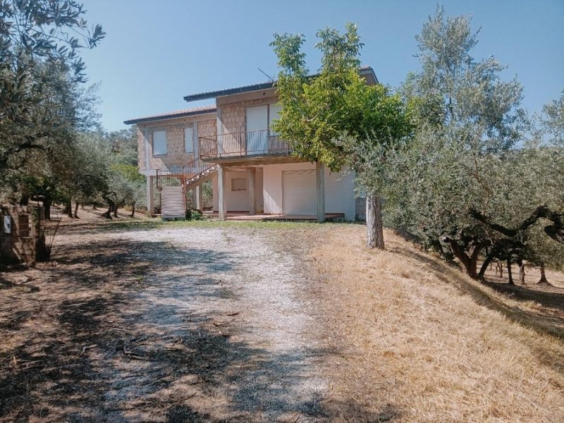 Casa di campagna a Loreto Aprutino