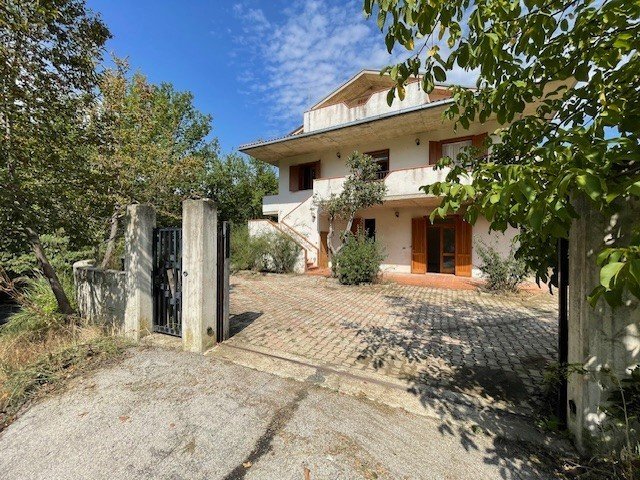 Country house in Bisenti