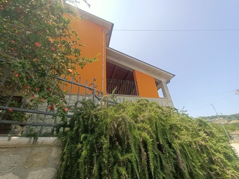 Parhus i Roccascalegna