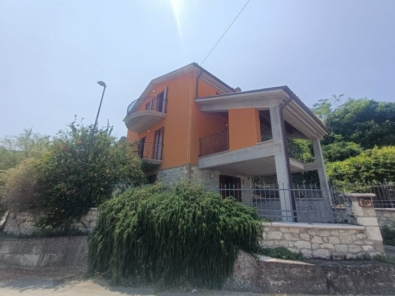 Parhus i Roccascalegna