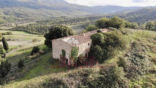 Klein huisje op het platteland in Chianni