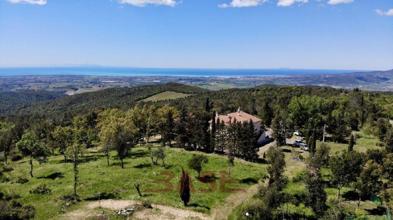 Villa in Castellina Marittima