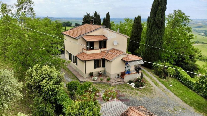 Farmhouse in Montecatini Val di Cecina