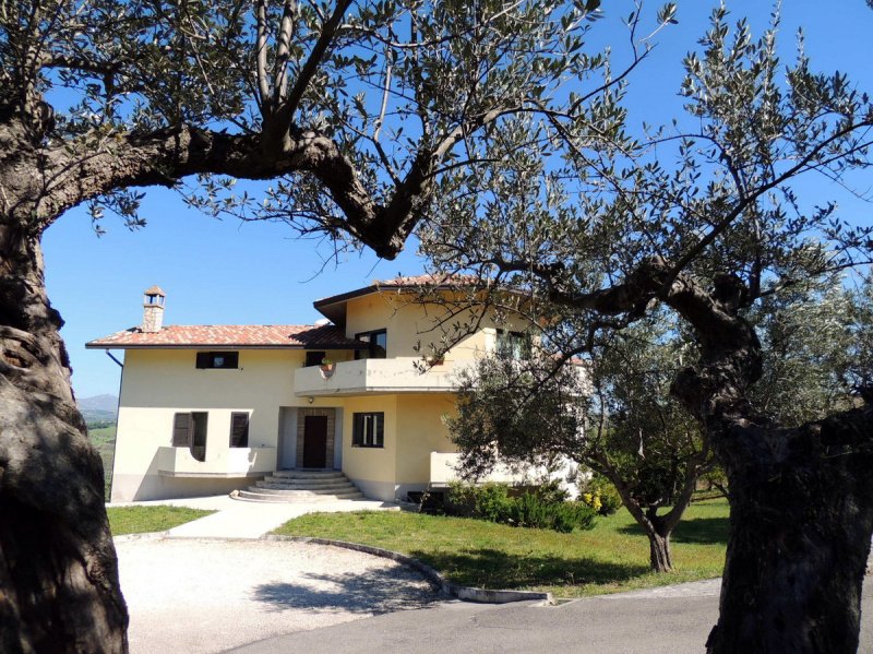 Villa en San Valentino in Abruzzo Citeriore