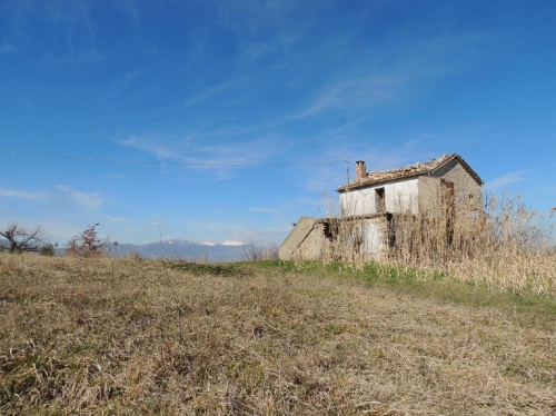 Klein huisje op het platteland in Abbateggio