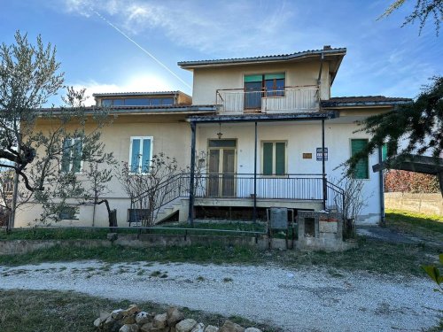 Detached house in Alanno