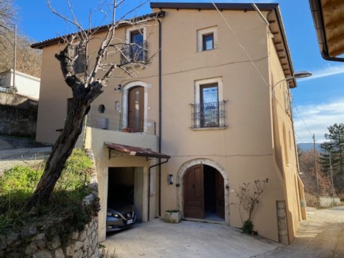 Hus från källare till tak i Fagnano Alto