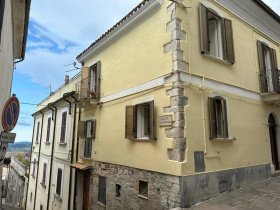 Casa indipendente a San Valentino in Abruzzo Citeriore