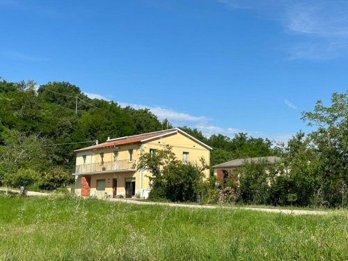 Detached house in Penne