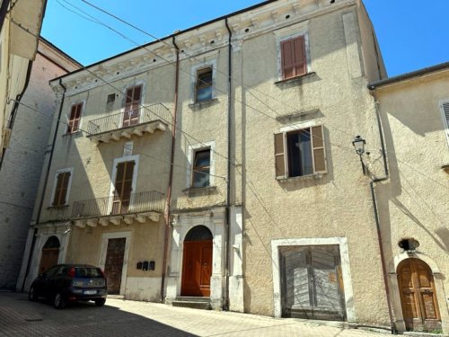 Historisch appartement in San Valentino in Abruzzo Citeriore