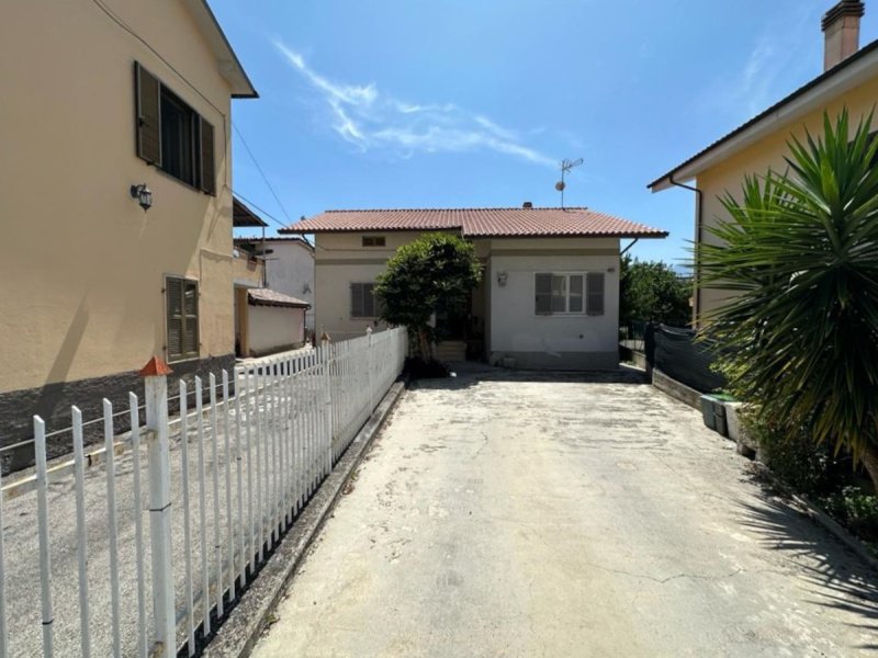 Detached house in Alanno