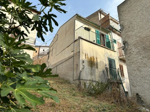 Hus i Bussi sul Tirino