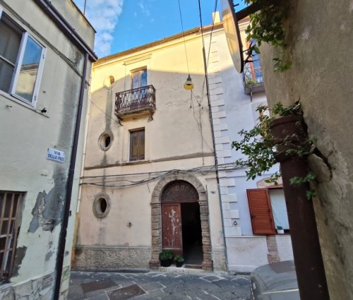 Hus från källare till tak i Guglionesi
