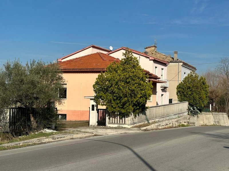 Detached house in Scafa