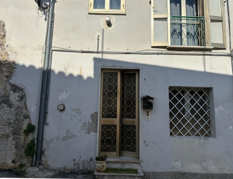 House in San Valentino in Abruzzo Citeriore