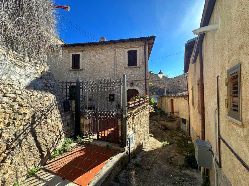 Detached house in Capestrano