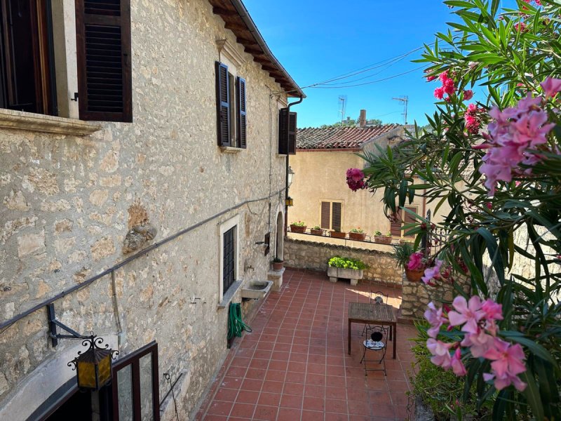 Detached house in Capestrano