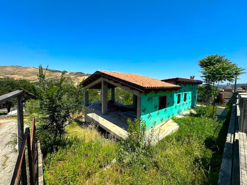 Detached house in Scafa