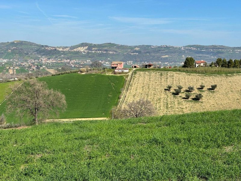 Farmhouse in Cellino Attanasio