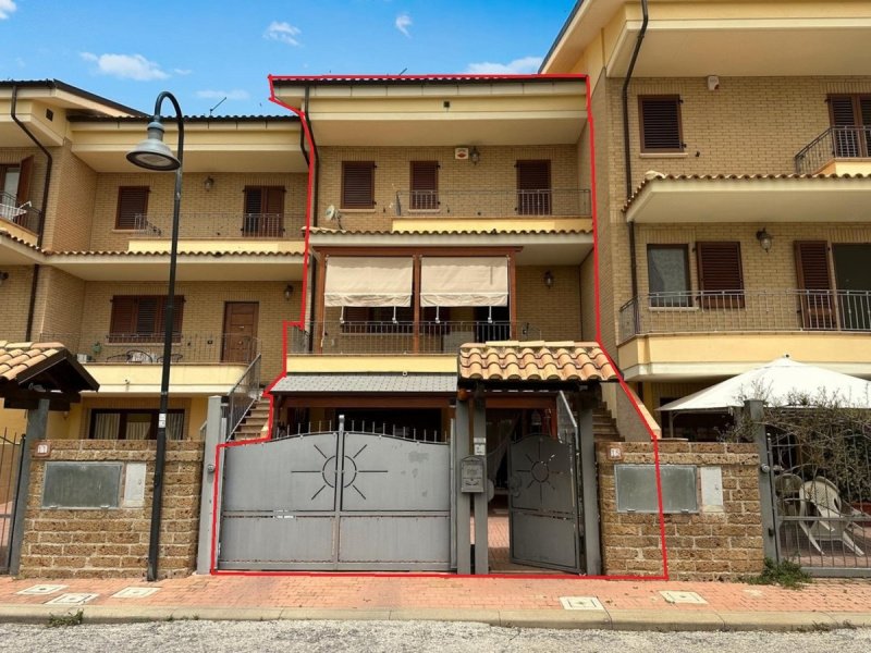 Terraced house in Atri