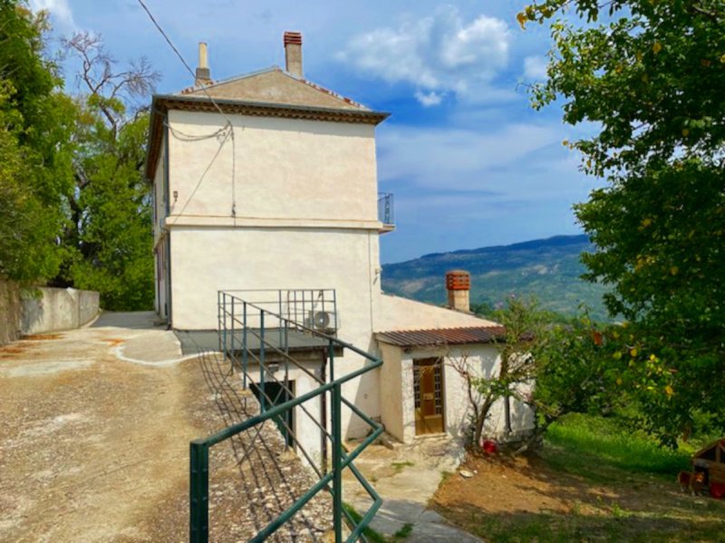 Maison jumelée à Belmonte del Sannio