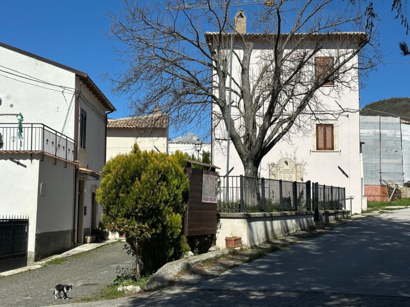 Casa independente em Villa Santa Lucia degli Abruzzi