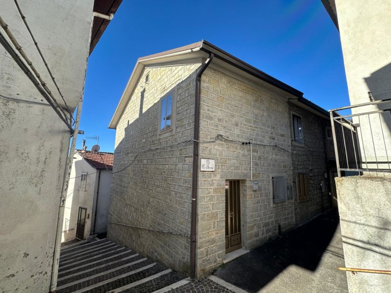 Крыша/земля в Кастильоне-Мессер-Марино