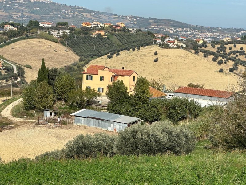 Особняк в Атри