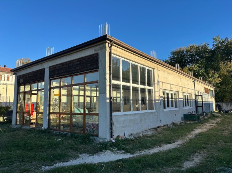 Local commercial à San Valentino in Abruzzo Citeriore