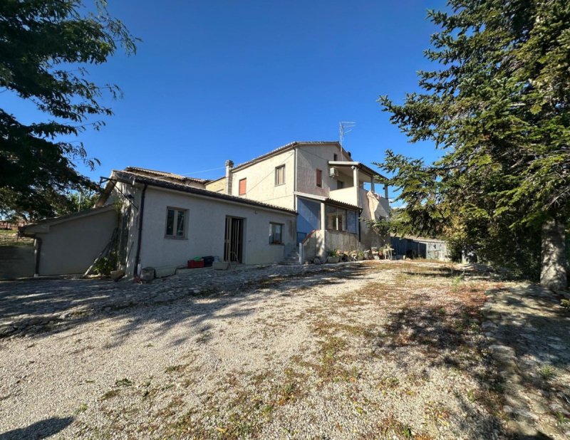 Vrijstaande woning in Atri