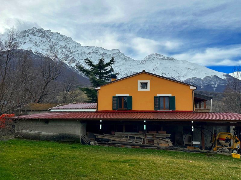 Detached house in Castelli
