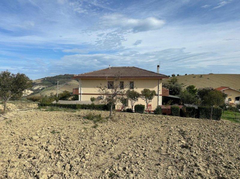 Cielo/Tierra en Atri